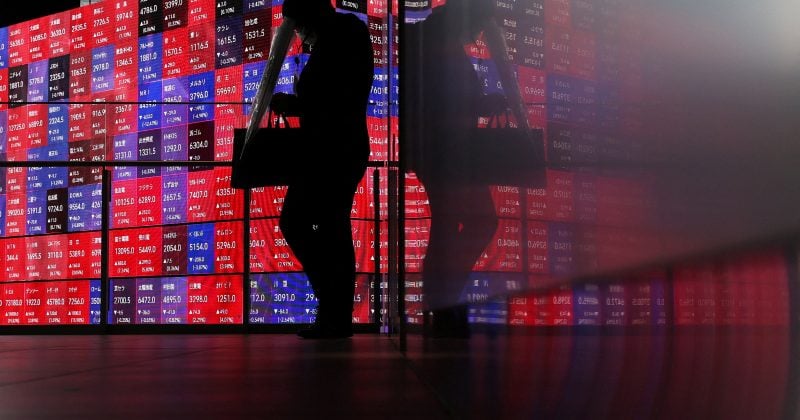 Asia markets volatile as Trump threatens Hormuz cargo levy