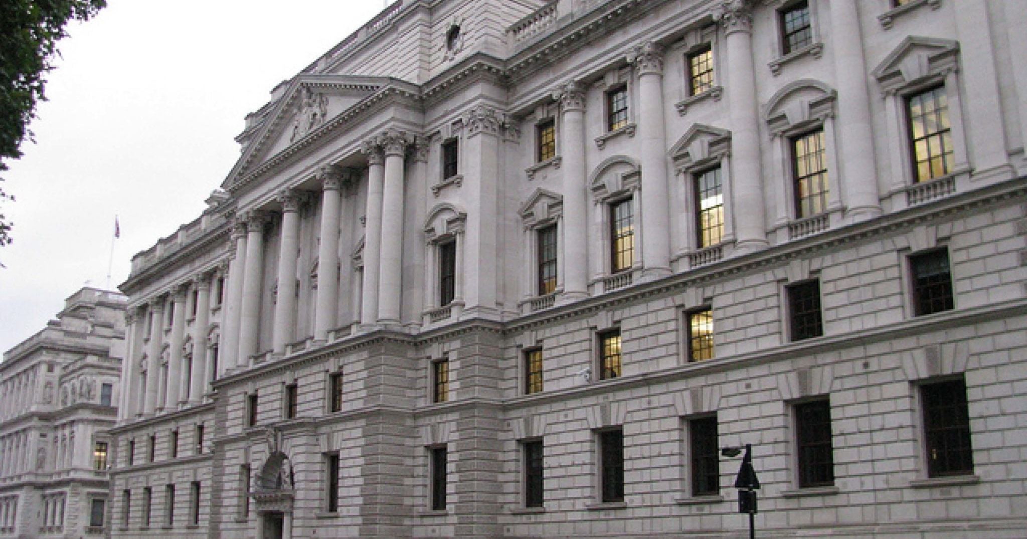 UK Treasury projects inflation at 3.2% for Q4 2025, clouding risk asset outlook