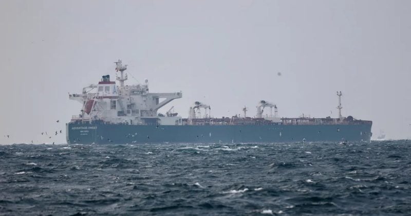 Iran-linked tankers zig-zag in Gulf amid US blockade enforcement