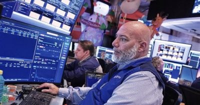 Corporate Insiders Are Selling Stocks at a Record Pace