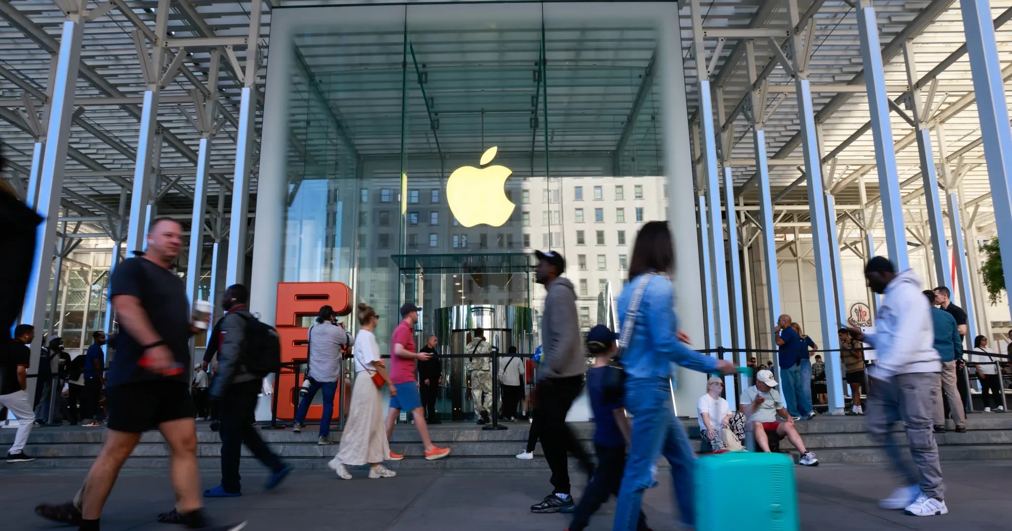 HSBC upgrades Apple to Buy, raises price target to $366 on AI momentum