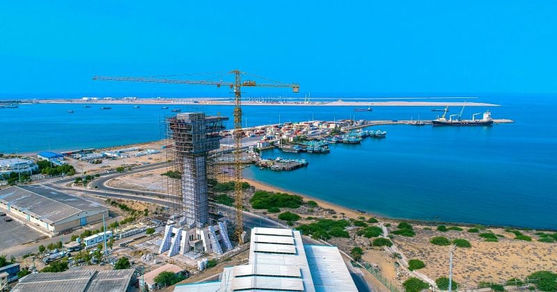 US airstrikes hit Iranian ports as Iran launches regional attacks