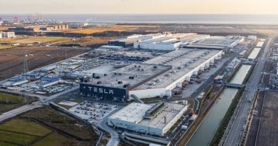 Tesla Hikes Spending Plans as AI and Robotics Take Priority