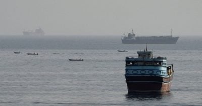 Geopolitical Tensions Rise Near Strait of Hormuz
