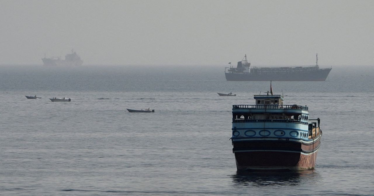 Iran ties Strait of Hormuz status to US actions amid ongoing tensions