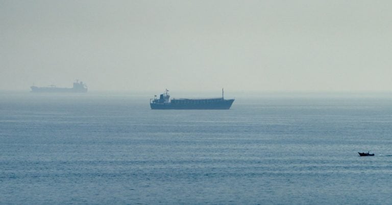 Iran, Oman near shipping deal for Strait of Hormuz reopening