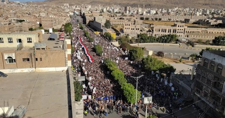 Houthis strike Saudi oil tankers, threaten Red Sea shipping blockade