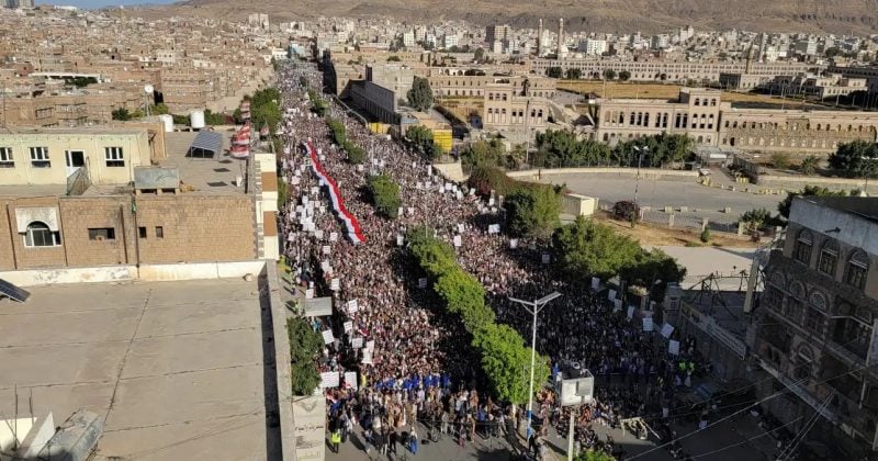 Houthis strike Saudi oil tankers, threaten Red Sea shipping blockade