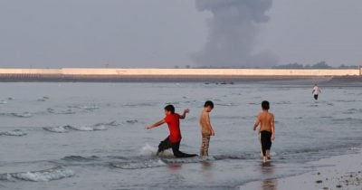 Iran and Oman Talk Hormuz Deal Amid New US Political Tensions