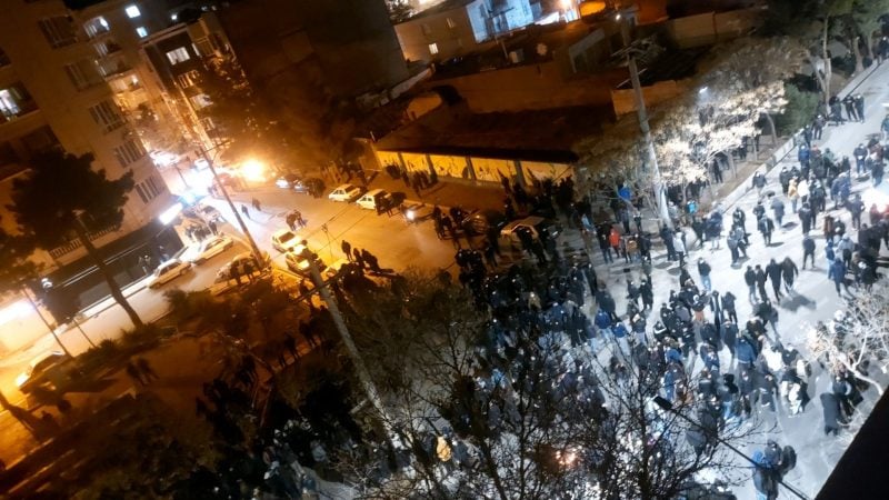 Iranian families defy threats to honor protest victims amid regime tensions