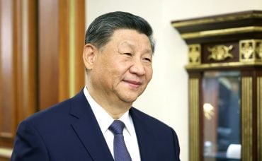Xi Jinping arrives in US for summit with Trump amid trade tensions