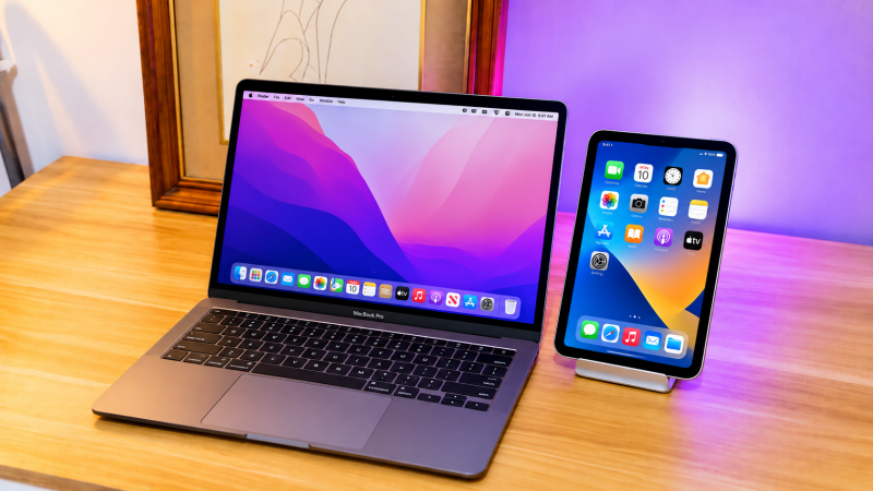 Apple to launch first touchscreen MacBook and new iPad mini in late October: Report