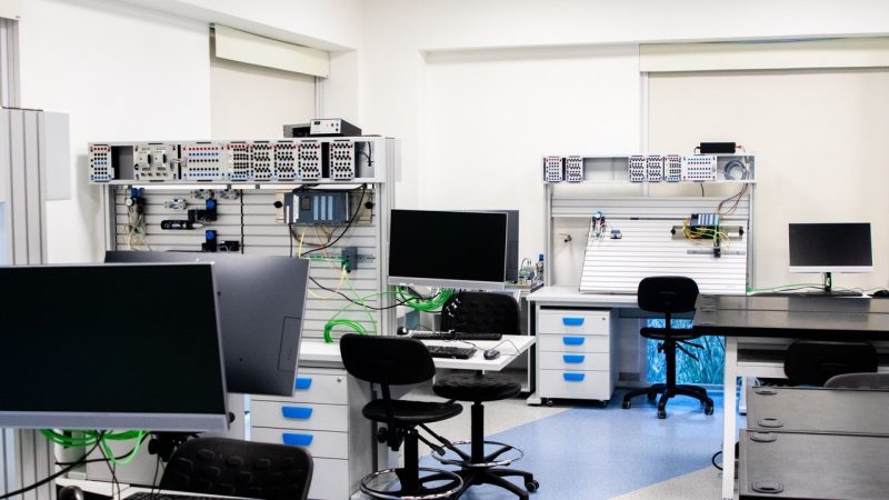 Stanford and Together AI Preprint Reports HybridAgents Cuts Compute Costs by Up to 73%