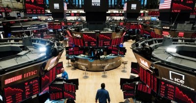 S&P 500 and Nasdaq close sharply lower as AI stock selloff weighs on markets