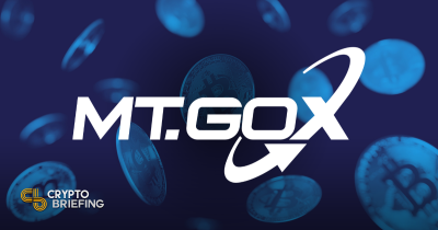 Logo de MT. GOX con monedas de Bitcoin flotando en el fondo.