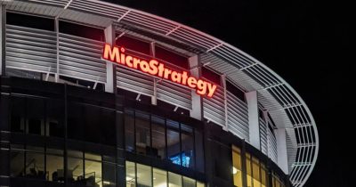 Acciones de MicroStrategy alcanzan máximo histórico tras compra de Bitcoin por $4.6 mil millones