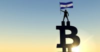 El Salvador modifica leyes de Bitcoin para asegurar préstamo de .3B del FMI