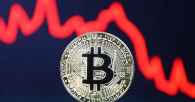 Bitcoin retrocede desde máximo de $102K ante datos de empleo en EEUU y proyecciones de la Reserva Federal