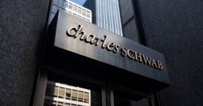 Charles Schwab de $10.7 billones lanzará trading al contado de Bitcoin, Ether en los próximos 12 meses, mira entrada al mercado de stablecoins