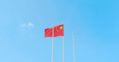 China podría aprobar stablecoins respaldadas por yuan ante temores de tokens potenciados por el dólar