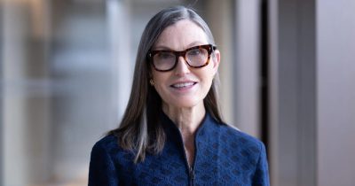 Cathie Wood vende más de 38 mil acciones de Palantir antes de resultados