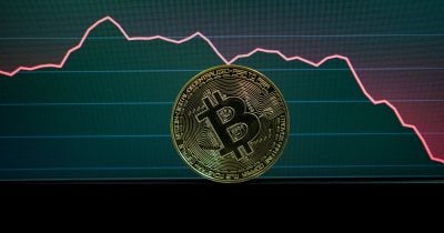 $300M en liquidaciones largas de cripto en la última hora mientras Bitcoin cae a $97,000