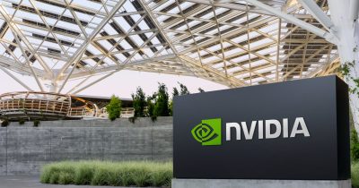Nvidia revierte ganancias tras resultados, acciones caen 2% al enfriarse el mercado de IA