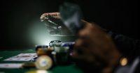 Kalshi enfrenta demanda por apuestas deportivas no autorizadas y manipulaci&oacute;n de mercado