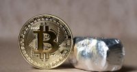 Relaci&oacute;n Bitcoin-plata alcanza su m&iacute;nimo desde octubre de 2023 mientras suben precios de la plata