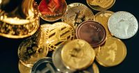 Fondos cripto pierden $952M pero XRP y Solana resisten la tendencia de salida