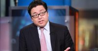 Tom Lee dice que blockchain y AI podr&iacute;an convertir a JPMorgan y Goldman Sachs en los pr&oacute;ximos Mag 7