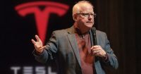 Acciones de Tesla suben 100% tras cr&iacute;ticas de Walz, quien abandona carrera a gobernador 2026