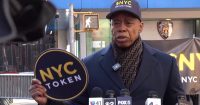 Exalcalde de NYC Eric Adams niega beneficios del caos del Token NYC, afirma que las fluctuaciones son parte del juego