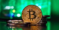 Bitcoin, bolsas repuntan tras suspender Trump aranceles a Groenlandia