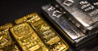 La plata supera los 115 $/oz mientras el oro avanza hacia los 5100 $