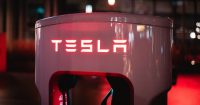 Musk dice que Tesla necesita construir su propia f&aacute;brica para evitar limitaciones de chips