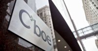 Cboe planea reintroducir opciones binarias para competir con mercados de predicci&oacute;n