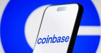 Acciones de Coinbase caen 6% mientras analistas recortan objetivos ante resultados
