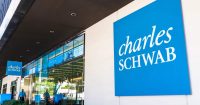 Schwab indica que Bitcoin y Ether solo deben incluirse en carteras con cuidado