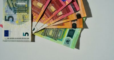 Image for article: La UE impondrá un límite de pago en efectivo de 10.000 euros a partir de julio de 2027 bajo nueva regulación AML